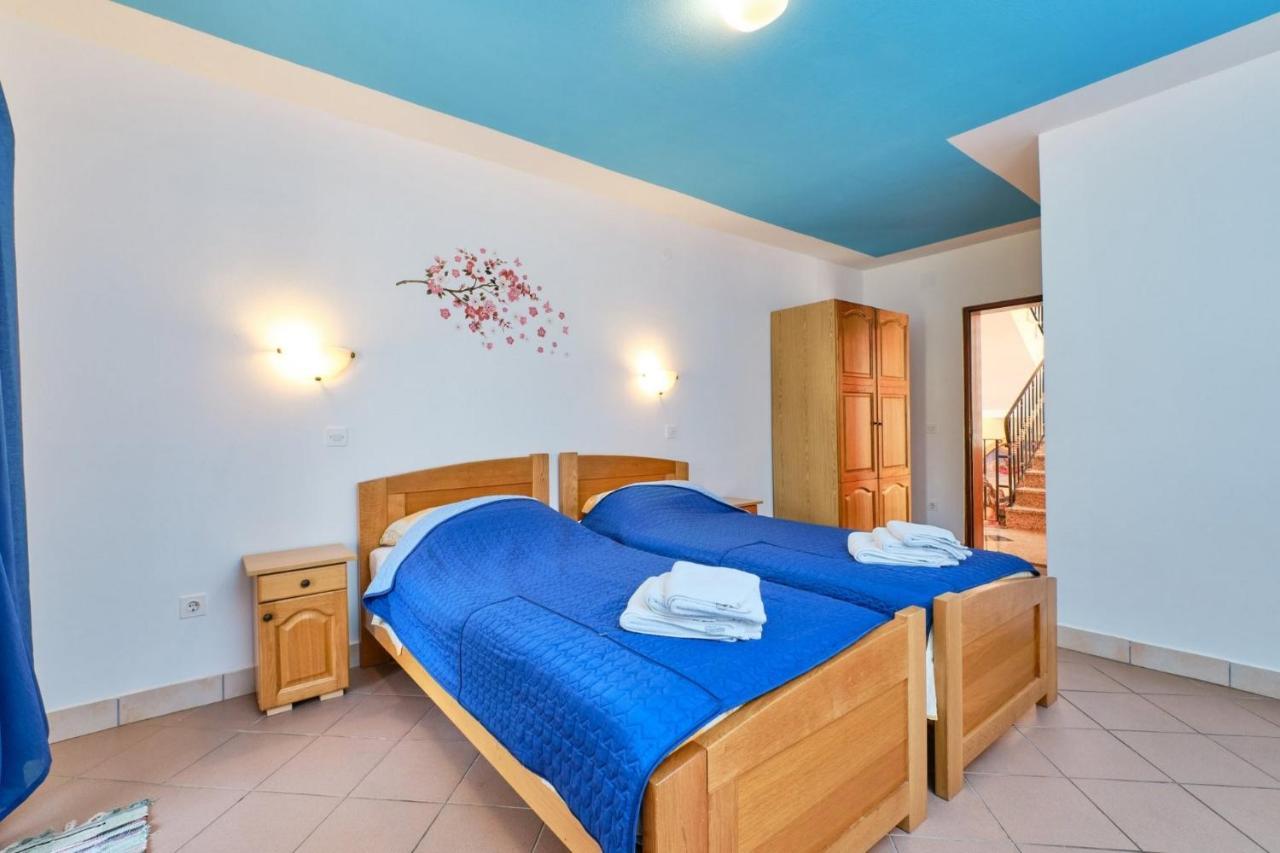Rooms With A Parking Space Veli Losinj, Losinj - 21045 Exterior photo