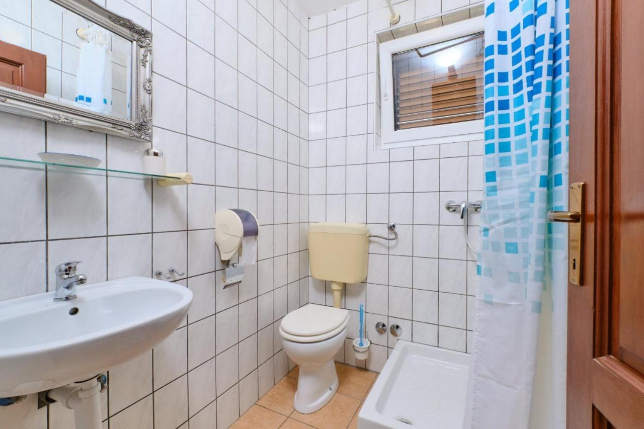 Rooms With A Parking Space Veli Losinj, Losinj - 21045 Exterior photo
